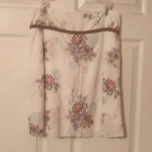 Skirt. Floral print . Colors brown, orange , teal